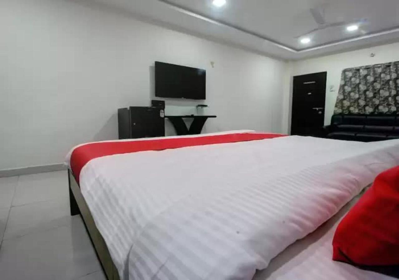 Hotel Santoshi Hometel Raichur Ngoại thất bức ảnh