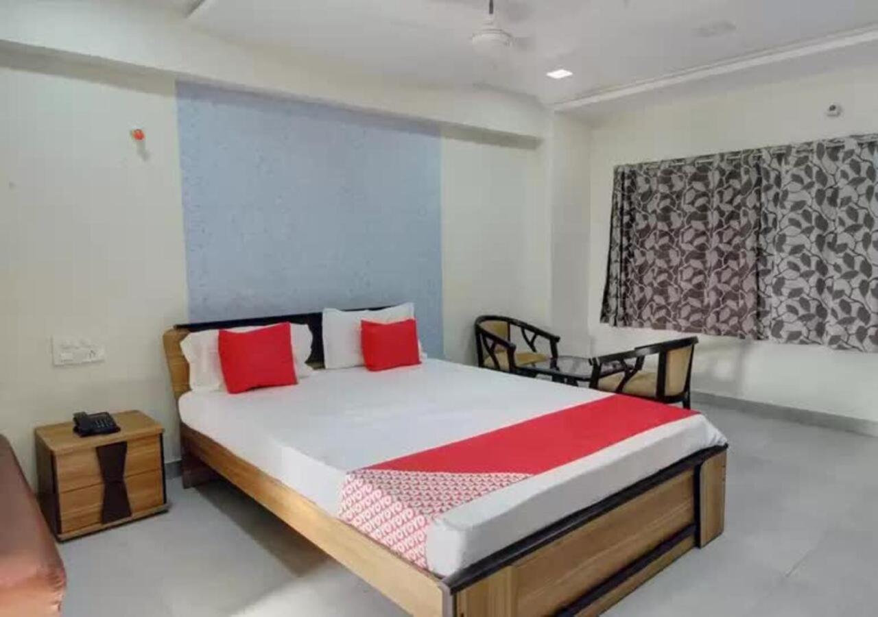 Hotel Santoshi Hometel Raichur Ngoại thất bức ảnh